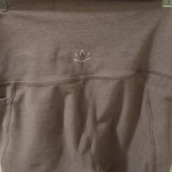 Beyond Yoga Sz M dusty brown/rose Leggings - Picture 3 of 5